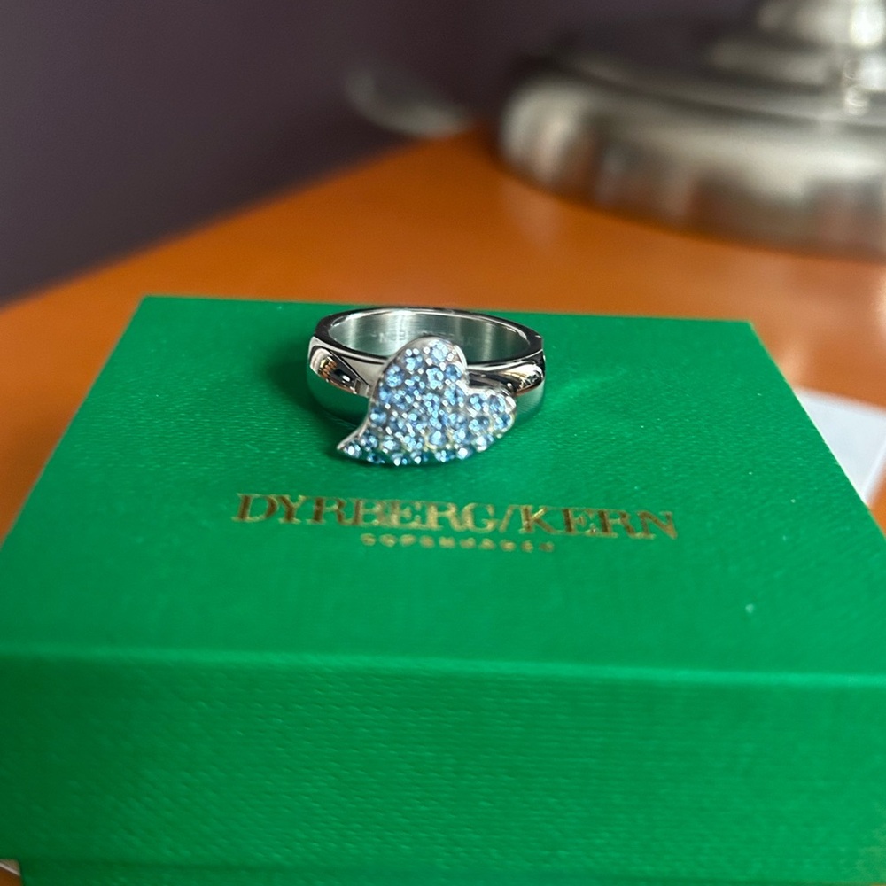 Brand New Beautiful Silver Heart Ring Size 8